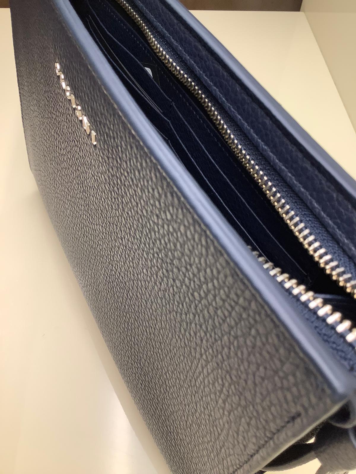 ORCIANI – Pochette Portadocumenti Fondo Largo in Pelle Micron Martellata – SU0127