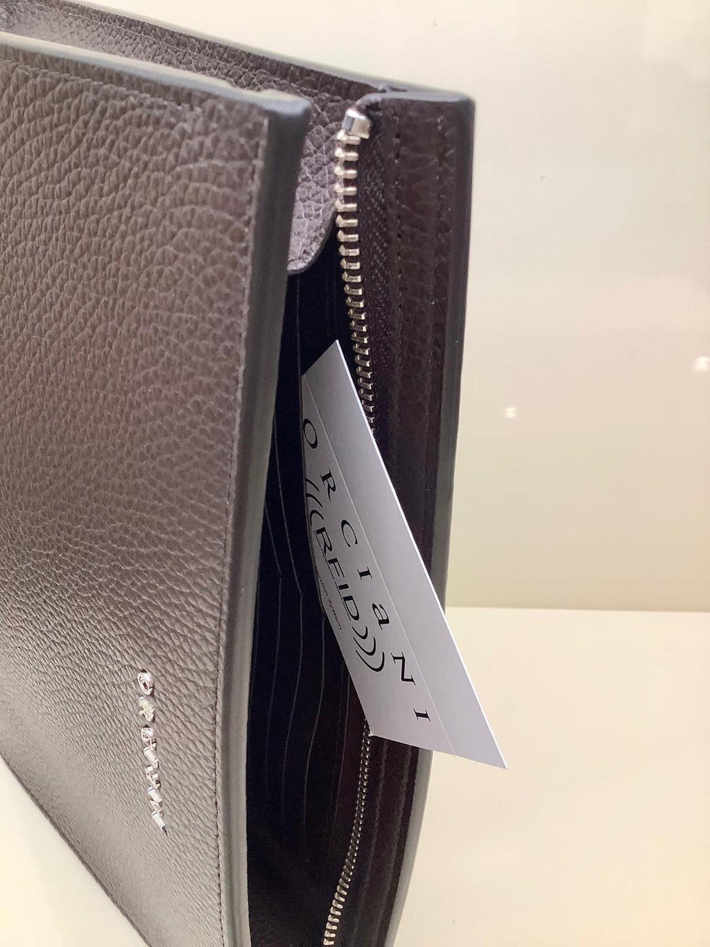 ORCIANI – Pochette Portadocumenti Fondo Largo in Pelle Micron Martellata – SU0127