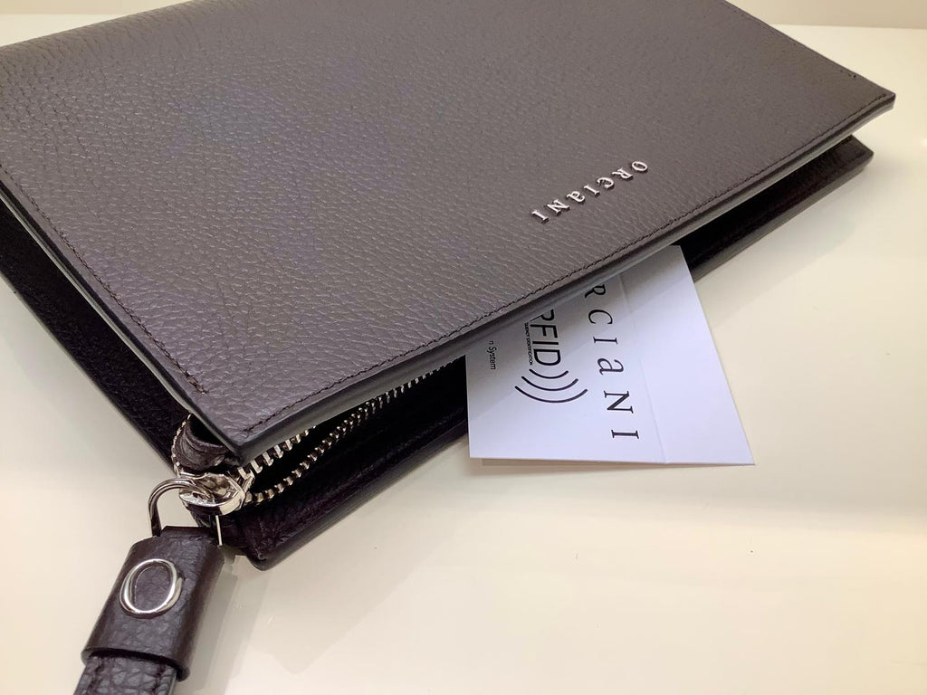 ORCIANI – Pochette Portadocumenti Fondo Largo in Pelle Micron Martellata – SU0127