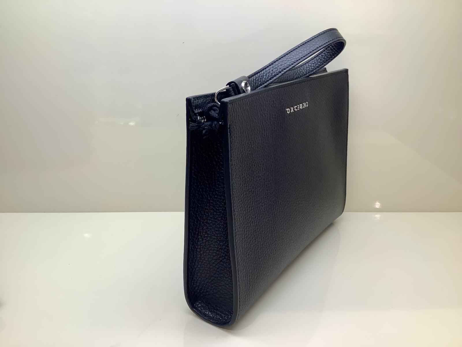 ORCIANI – Pochette Portadocumenti Fondo Largo in Pelle Micron Martellata – SU0127